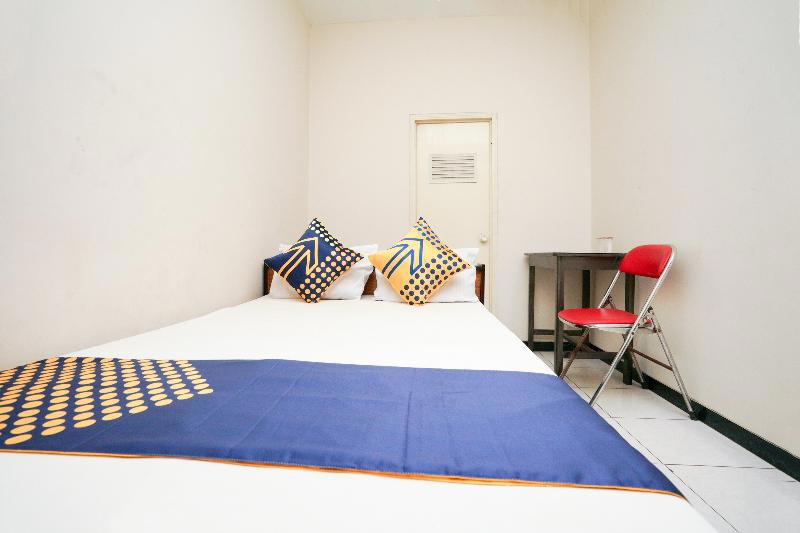 Oyo Life 2090 Ratna Backpacker Syariah
