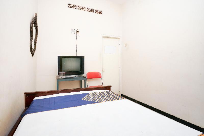 Oyo Life 2090 Ratna Backpacker Syariah
