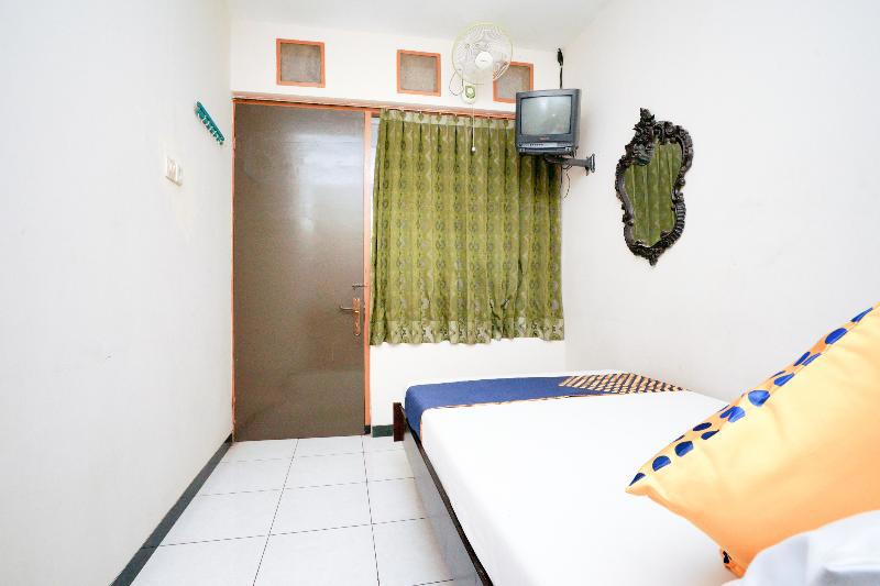 Oyo Life 2090 Ratna Backpacker Syariah