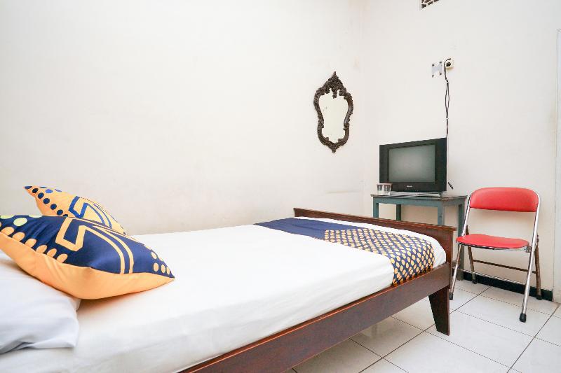 Oyo Life 2090 Ratna Backpacker Syariah