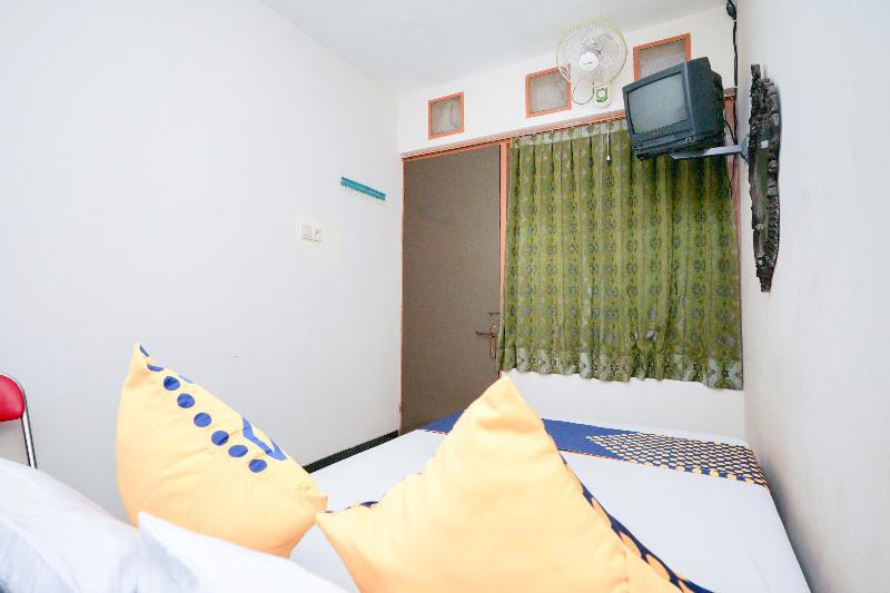 Oyo Life 2090 Ratna Backpacker Syariah