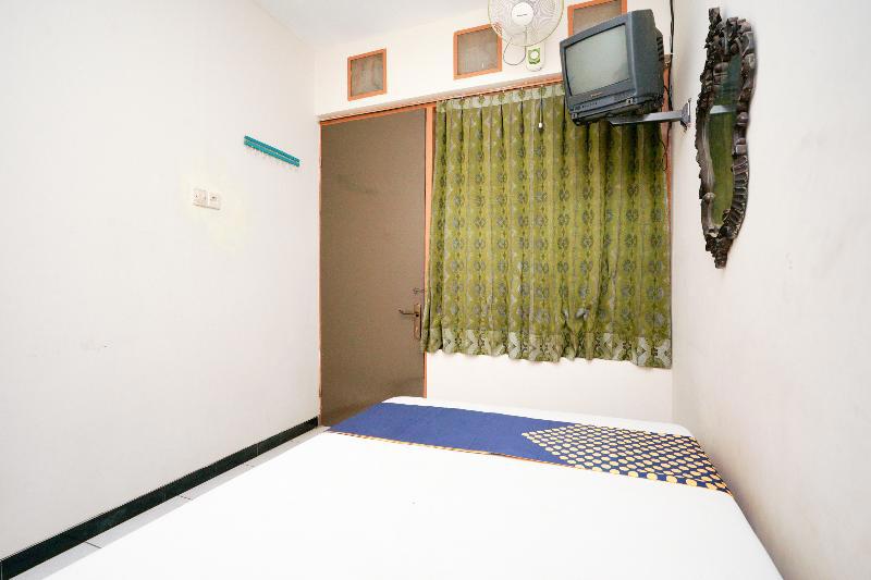 Oyo Life 2090 Ratna Backpacker Syariah