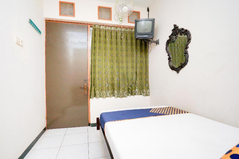 Oyo Life 2090 Ratna Backpacker Syariah