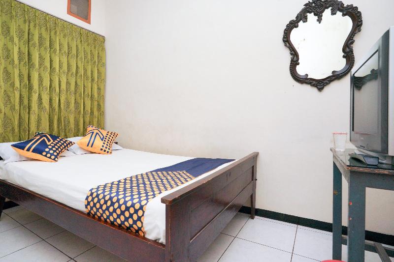 Oyo Life 2090 Ratna Backpacker Syariah