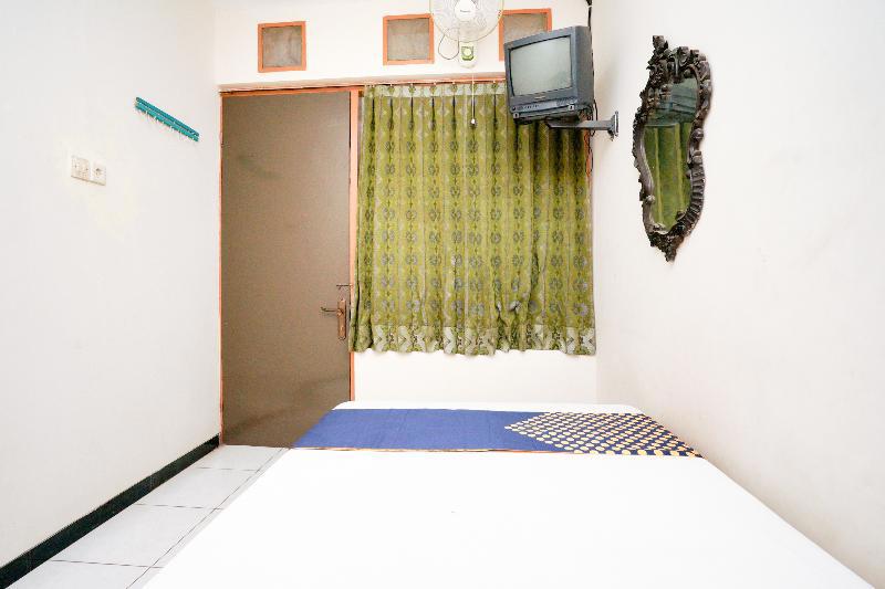Oyo Life 2090 Ratna Backpacker Syariah
