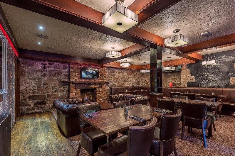Number 44 Hotel & Bar