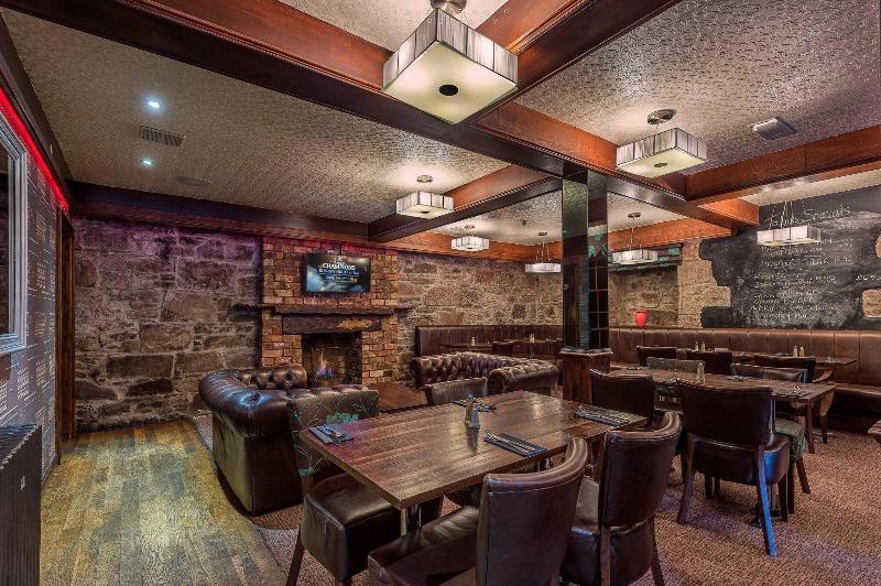 Number 44 Hotel & Bar