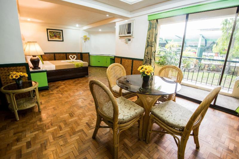Family Country Hotel & Convention Center