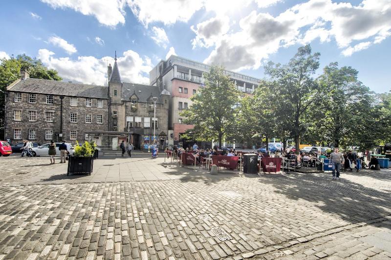 Grassmarket Apartment With Castle View