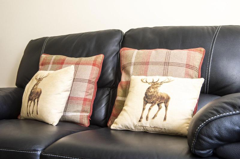 Grassmarket Apartment With Castle View