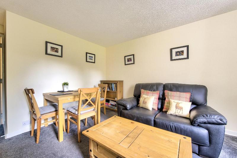 Grassmarket Apartment With Castle View