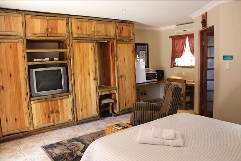 Aark Guest Lodge