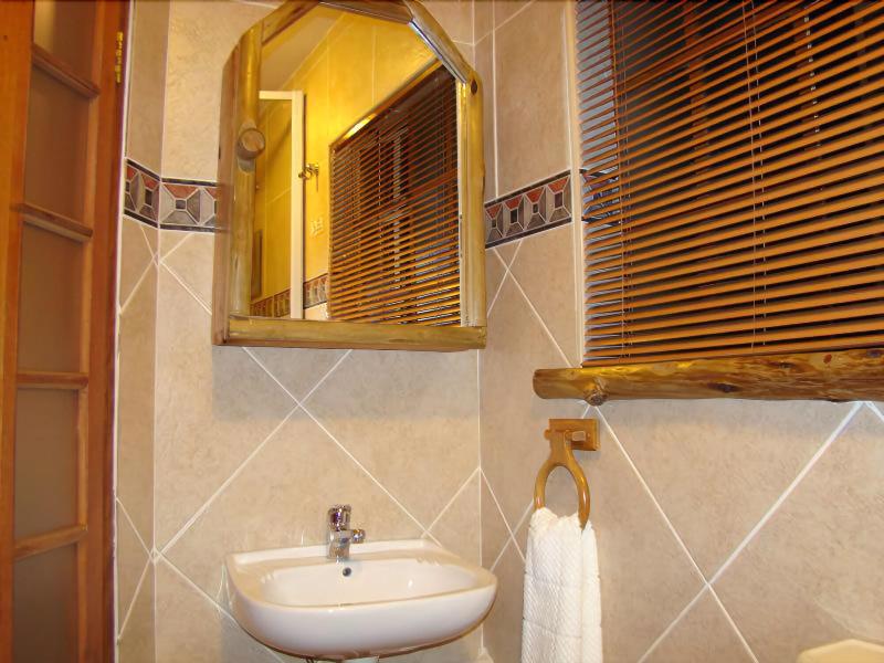 Aark Guest Lodge