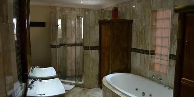 Aark Guest Lodge