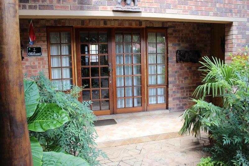 Aark Guest Lodge
