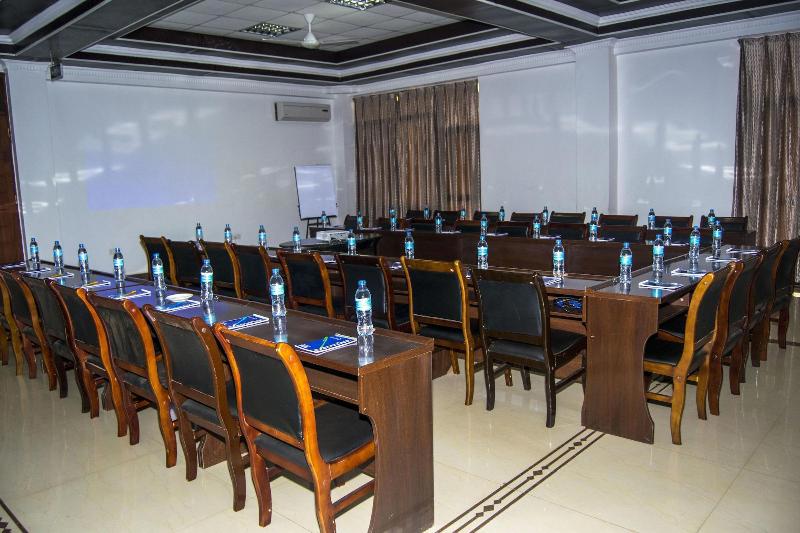 Flomi Hotel