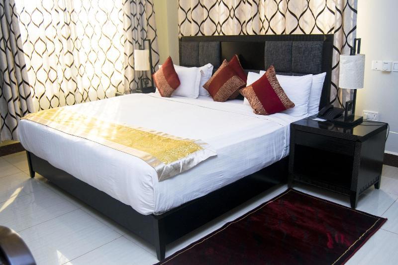 Flomi Hotel