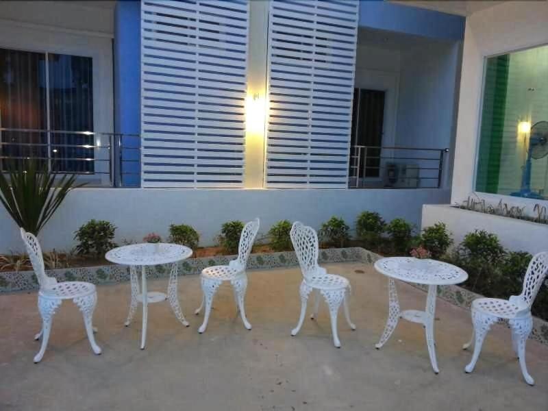 De-Complex Apartment