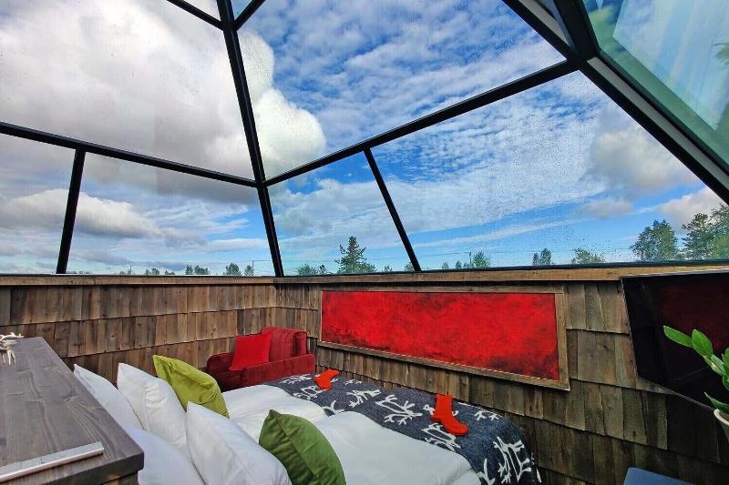 Aurora Pyramid Glass Igloos