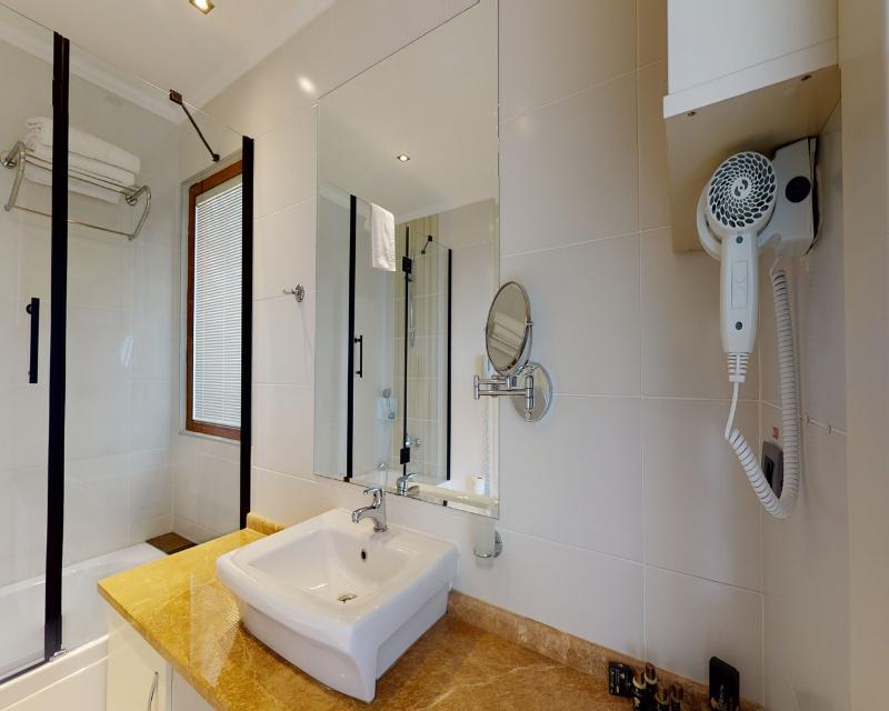 Double Royal Hotel