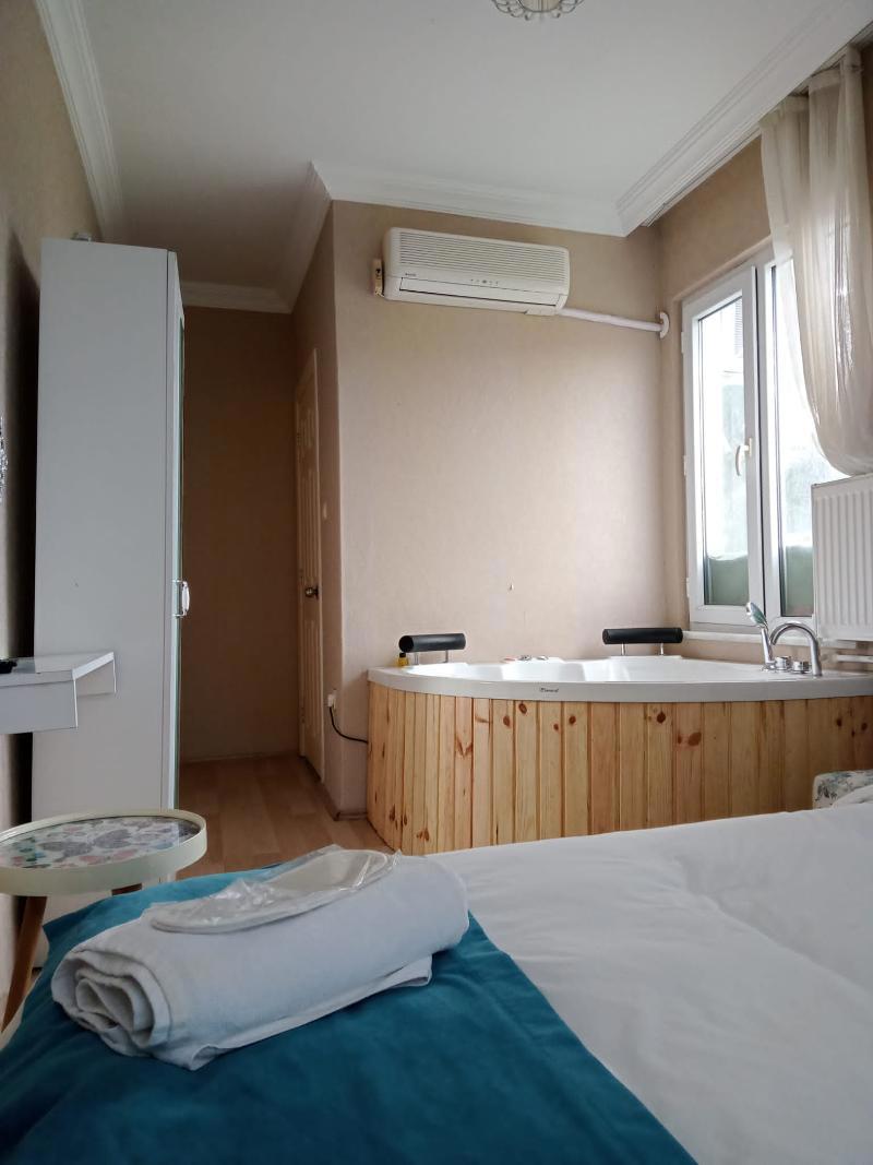BUNGALOW, DOUBLE BED