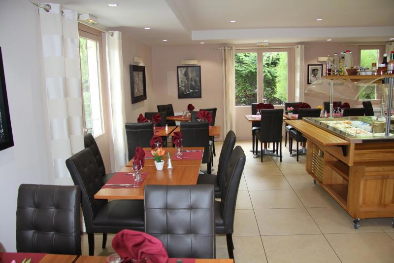 Logis Lhotel Restaurant Antony Verrieres Le Buisson