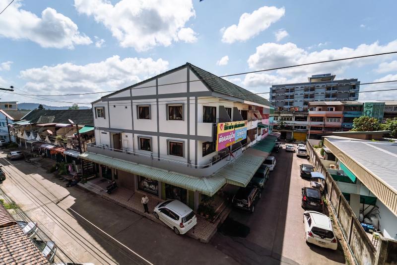 Oyo 75377 Check In House