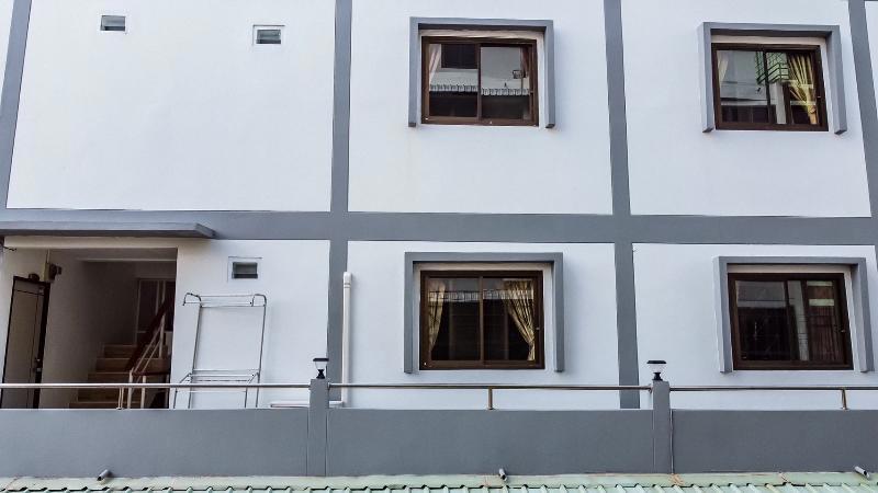 Oyo 75377 Check In House