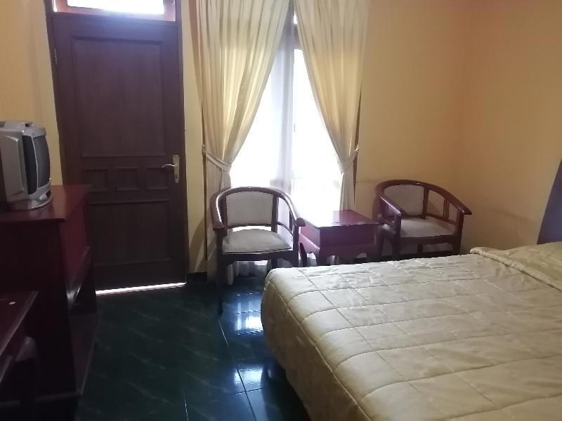 Super Oyo 90382 Hotel Sarah Sukabumi