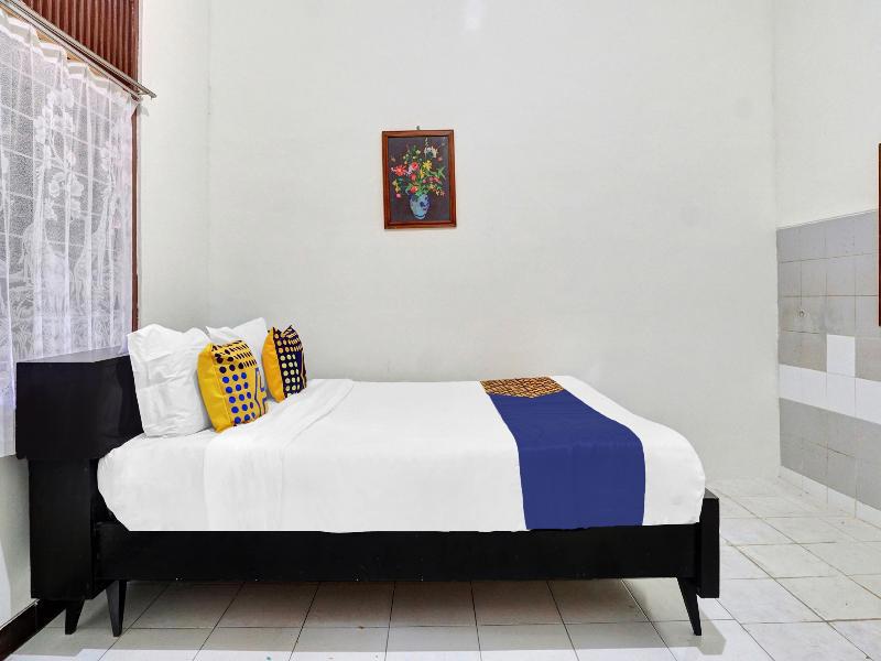 Oyo Life 90539 Taman Borobudur Guest House Syariah