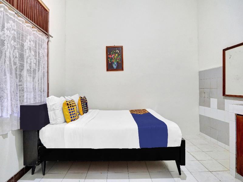 Oyo Life 90539 Taman Borobudur Guest House Syariah