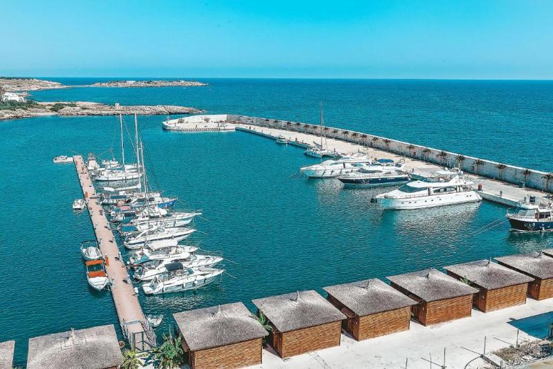 Les Ambassadeurs Hotel Casino&Marina