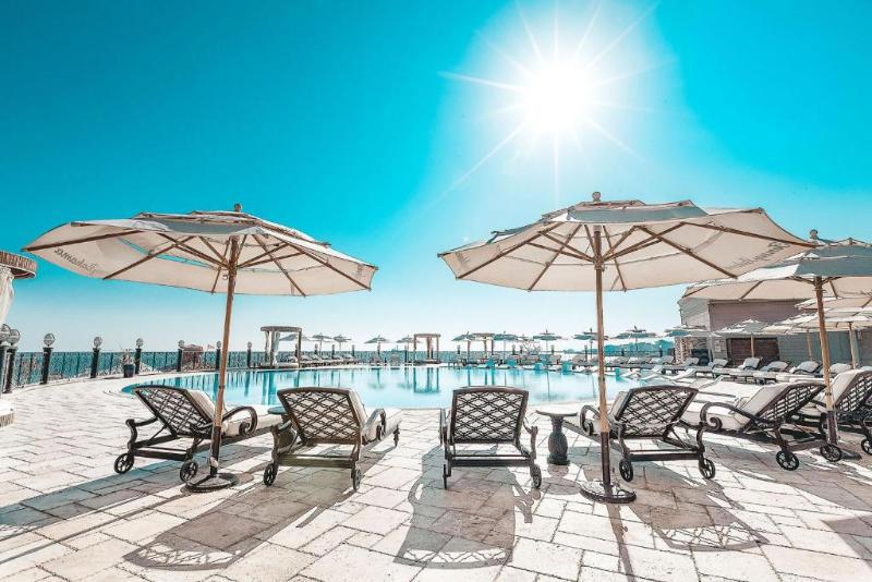 Les Ambassadeurs Hotel Casino&Marina