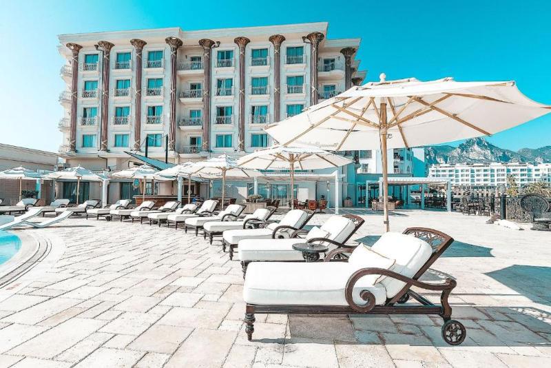 Les Ambassadeurs Hotel Casino&Marina