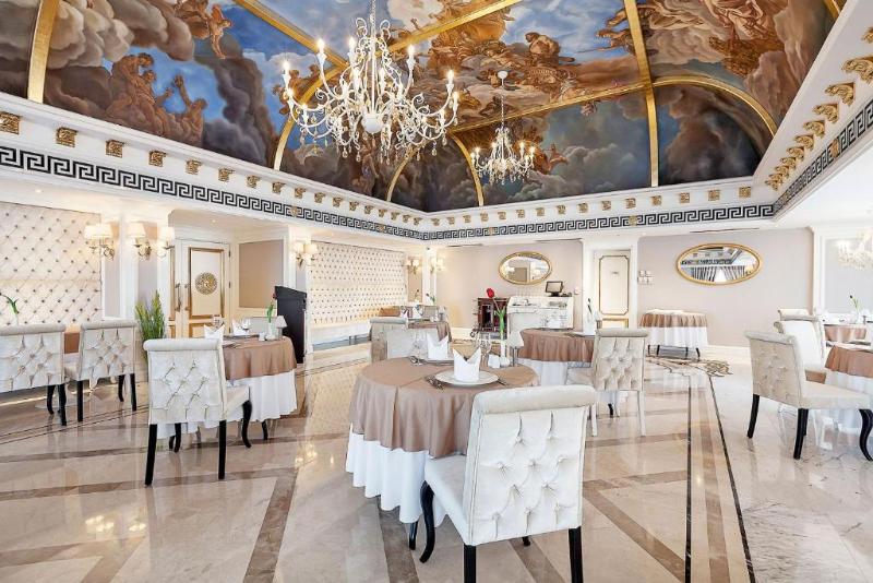 Les Ambassadeurs Hotel Casino&Marina