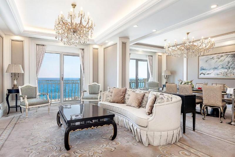 Les Ambassadeurs Hotel Casino&Marina