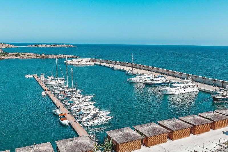 Les Ambassadeurs Hotel Casino&Marina