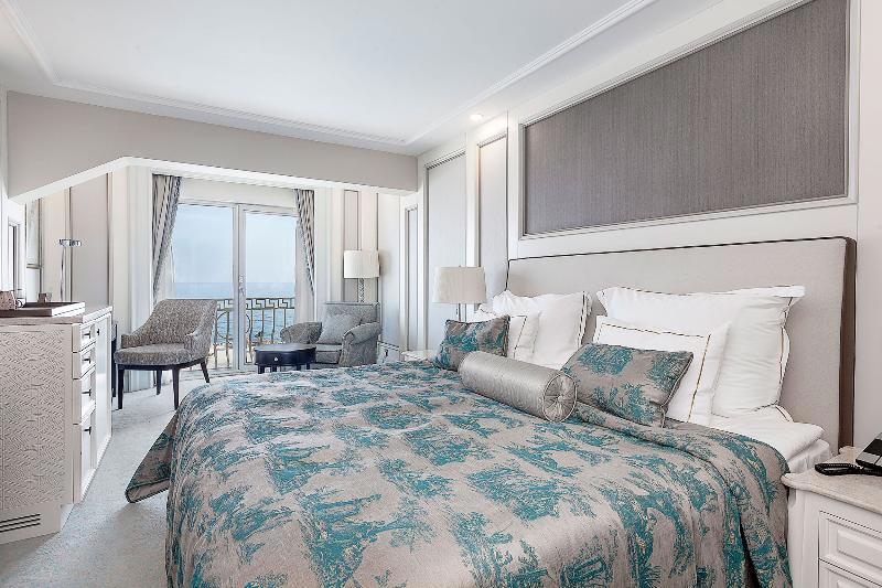 Les Ambassadeurs Hotel Casino&Marina