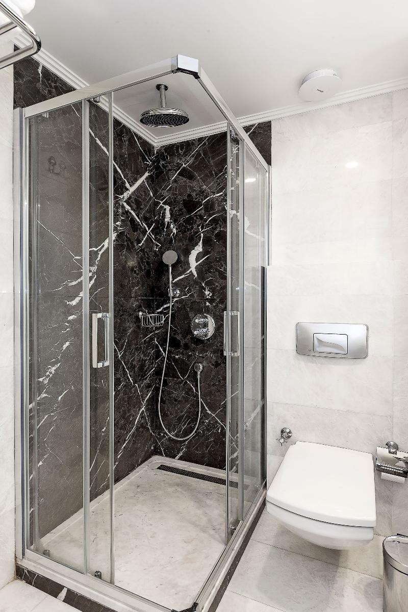 Les Ambassadeurs Hotel Casino&Marina