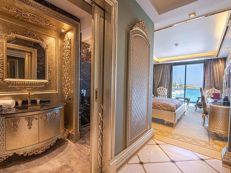 Les Ambassadeurs Hotel Casino&Marina