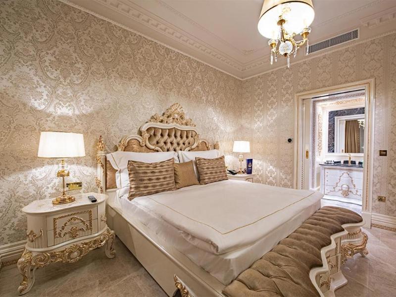 Les Ambassadeurs Hotel Casino&Marina