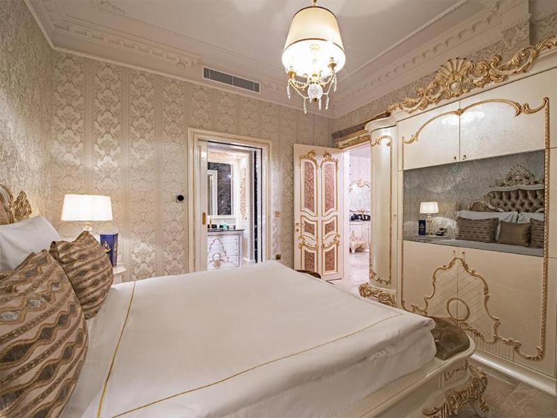 Les Ambassadeurs Hotel Casino&Marina