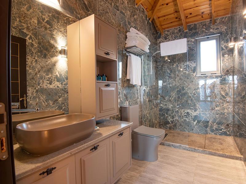 Les Ambassadeurs Hotel Casino&Marina