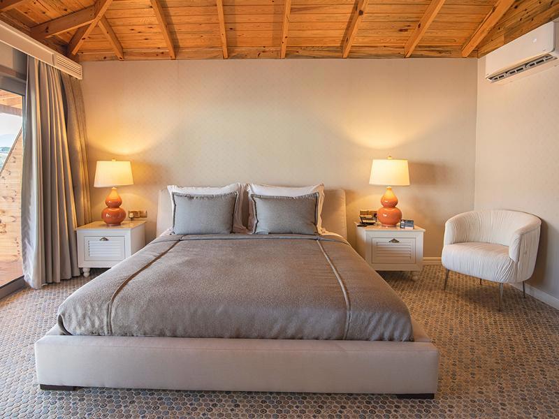 Les Ambassadeurs Hotel Casino&Marina