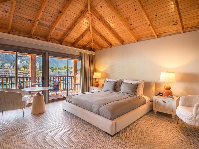 Les Ambassadeurs Hotel Casino&Marina