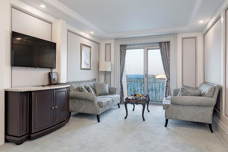 Les Ambassadeurs Hotel Casino&Marina