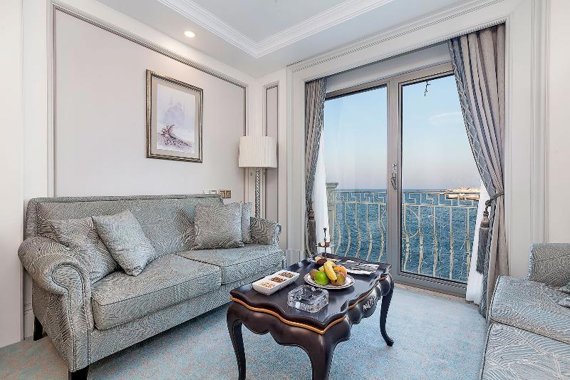 Les Ambassadeurs Hotel Casino&Marina