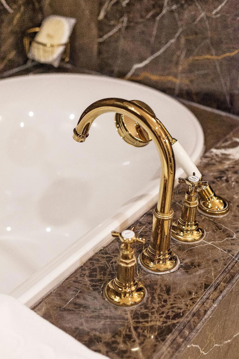 Les Ambassadeurs Hotel Casino&Marina