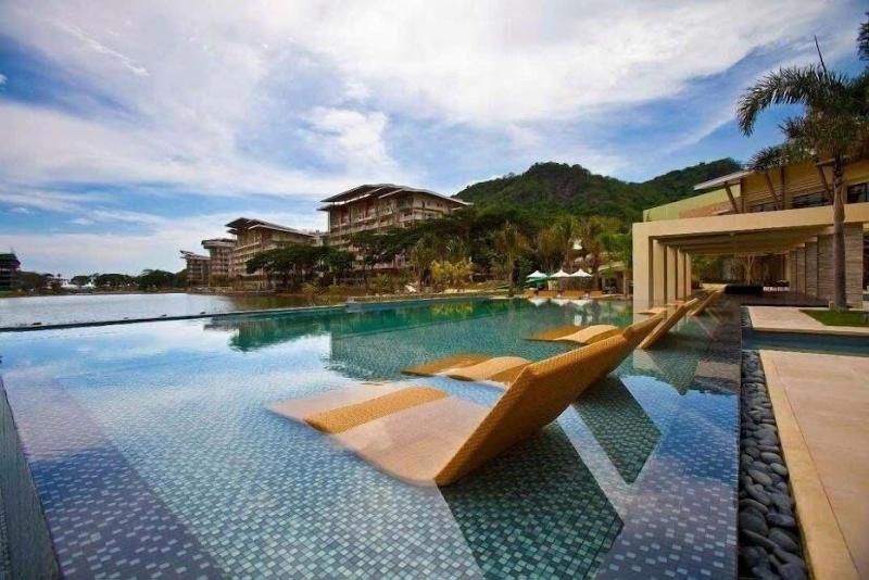 Pico De Loro Hamilo Coast Guest House