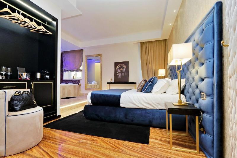 Spanish Diamond Luxury Suites & Jacuzzi galeri fotoğrafı